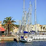 Amazing In Saint-laurent-de-la-ca With Wifi *