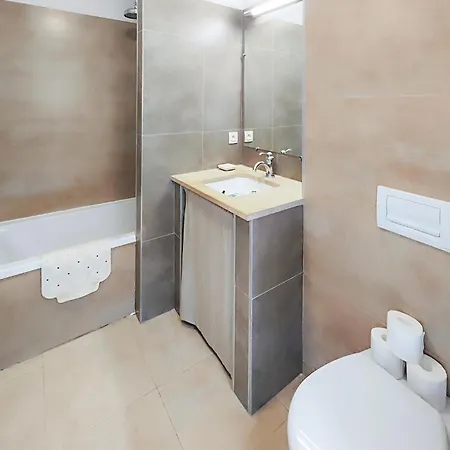 Casa vacanze Amazing In Saint-laurent-de-la-ca With Wifi *